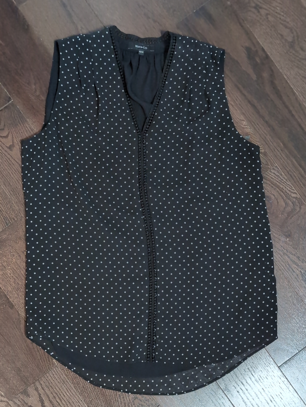 RW&Co Sleeveless Black Dot V-Neck Blouse
